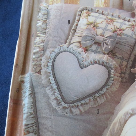 SIMPLICITY 7361 PILLOW Sham Cases & HEART Pillow UNCUT (#922) - Picture 3 of 4